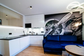 Apartament AVIATOR - lokalizacja w centrum, wysoki standard z KLIMATYZACJĄ, balkon, prywatny parking